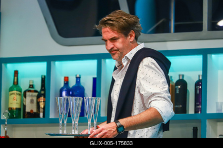 DOMINÓGYILKOSSÁG című krimi, a Játékszínben.-stock-foto