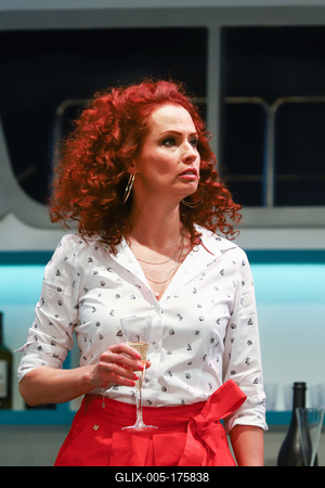 DOMINÓGYILKOSSÁG című krimi, a Játékszínben.-stock-foto