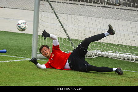 Football Conference League - FC Basel training before the match against Újpest FC-stock-foto