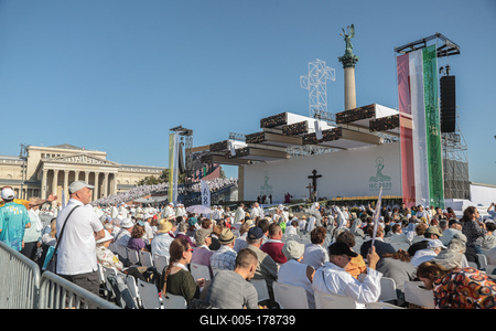 POPE - FRANCIS - VISITS - BUDAPEST-stock-foto
