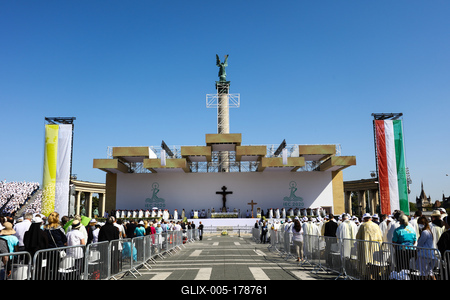 POPE - FRANCIS - VISITS - BUDAPEST-stock-foto