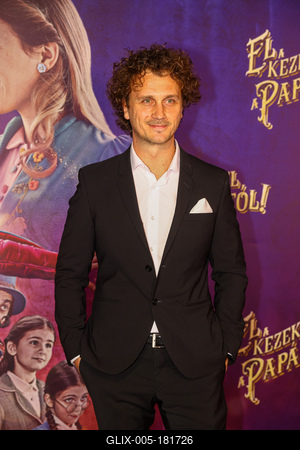 ,,El a kezekkel a papámtól!" díszpremierje.-stock-foto