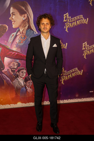 ,,El a kezekkel a papámtól!" díszpremierje.-stock-foto