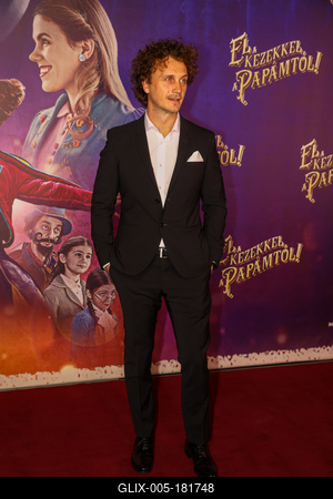 ,,El a kezekkel a papámtól!" díszpremierje.-stock-foto