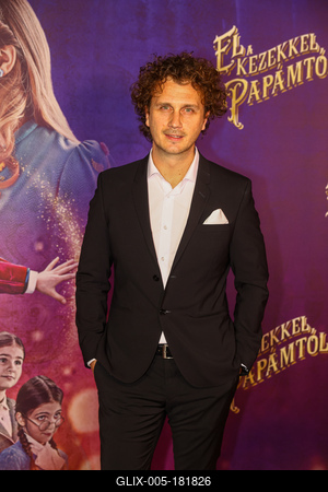 ,,El a kezekkel a papámtól!" díszpremierje.-stock-foto