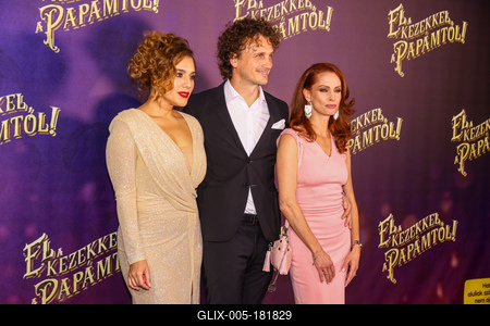 ,,El a kezekkel a papámtól!" díszpremierje.-stock-foto