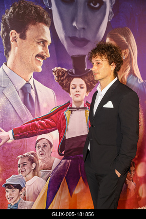 ,,El a kezekkel a papámtól!" díszpremierje.-stock-foto