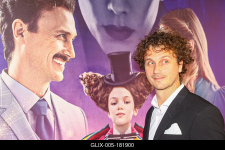 ,,El a kezekkel a papámtól!" díszpremierje.-stock-foto