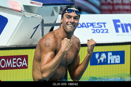 Gregorio Paltrinieri of Team Italy celebrates after picking up Gold in the Men's 1500m Freestyle Final on day eight of the Budapest 2022 FINA World Championships at Duna Arena on June 25, 2022 in Budapest, Hungary. (Photo by Attila Trenka)-stock-foto