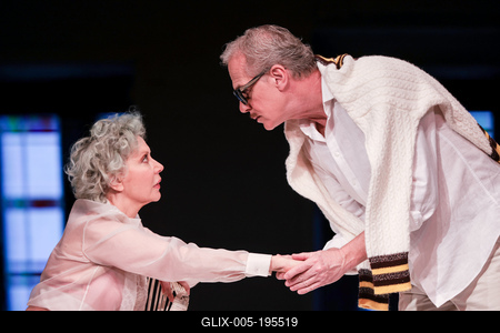 CSODÁLATOS VAGY, JÚLIA!-stock-foto