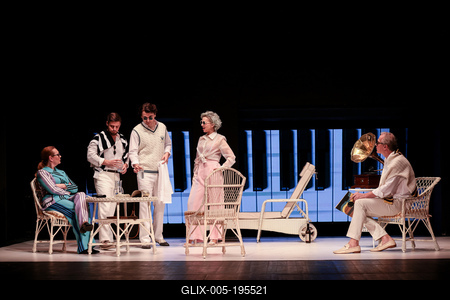 CSODÁLATOS VAGY, JÚLIA!-stock-foto