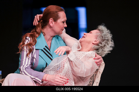 CSODÁLATOS VAGY, JÚLIA!-stock-foto