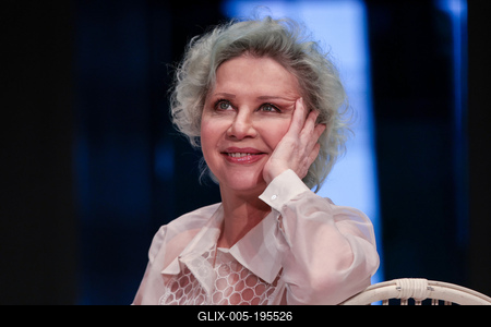 CSODÁLATOS VAGY, JÚLIA!-stock-foto