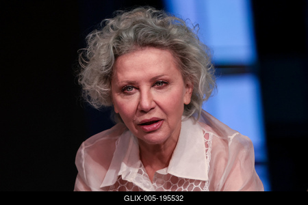 CSODÁLATOS VAGY, JÚLIA!-stock-foto