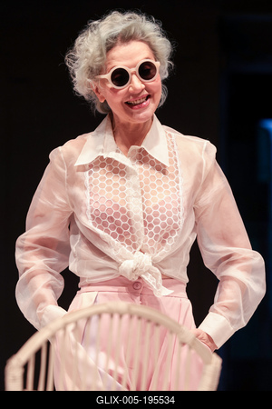 CSODÁLATOS VAGY, JÚLIA!-stock-foto