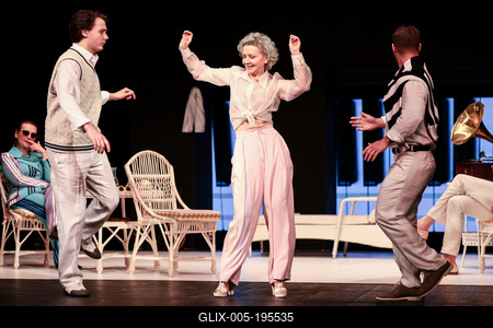 CSODÁLATOS VAGY, JÚLIA!-stock-foto