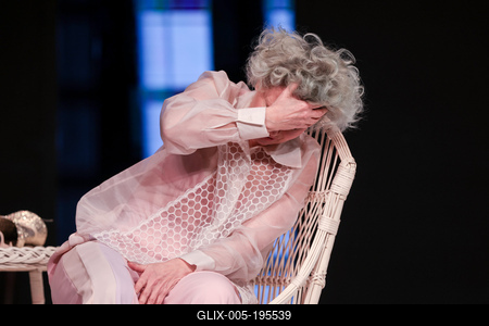 CSODÁLATOS VAGY, JÚLIA!-stock-foto