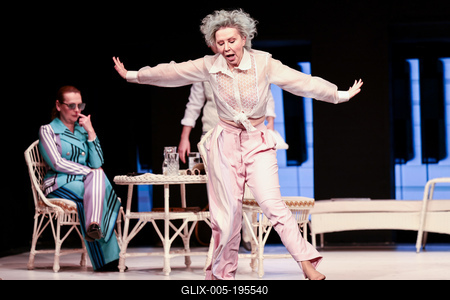 CSODÁLATOS VAGY, JÚLIA!-stock-foto