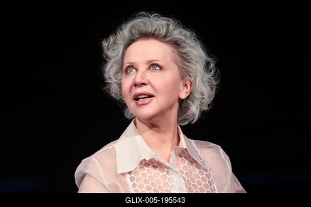 CSODÁLATOS VAGY, JÚLIA!-stock-foto