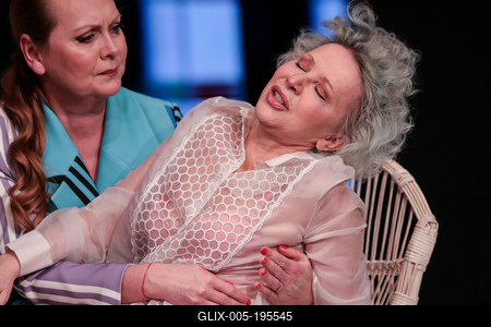 CSODÁLATOS VAGY, JÚLIA!-stock-foto