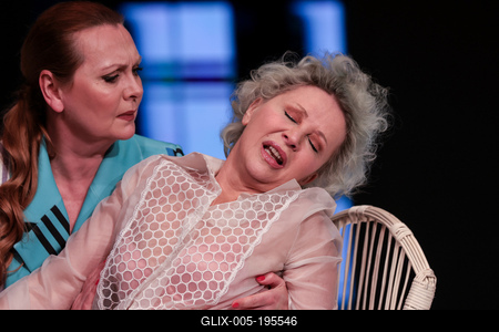 CSODÁLATOS VAGY, JÚLIA!-stock-foto