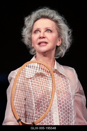 CSODÁLATOS VAGY, JÚLIA!-stock-foto