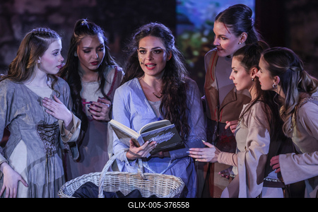 Ilyés Jenifer (k)-stock-foto