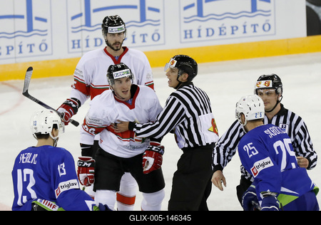 2018 IIHF Ice Hockey World Championship Division I Group A - Day Four-stock-foto