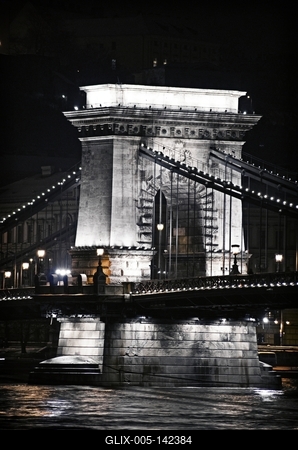 Lánchíd éjszakai kép-stock-foto