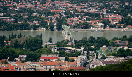 A Mária Valéria híd látképe-stock-foto