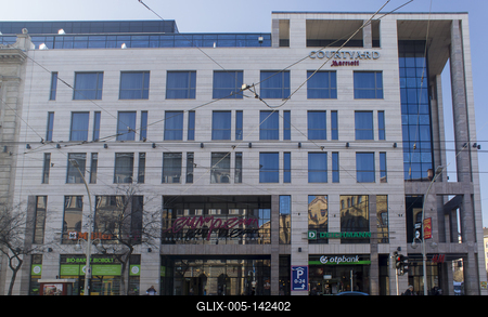 Courtyard Marriott Hotel és Europeum bevásárló központ-stock-foto