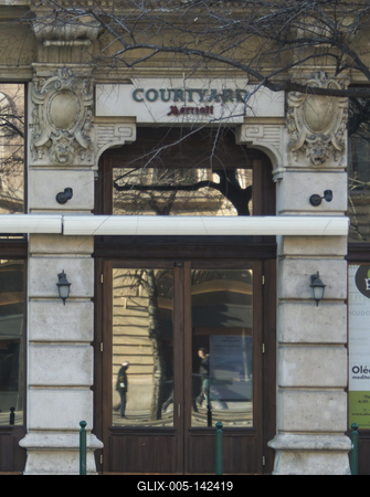 A Courtyard Marriott Hotel bejárata-stock-foto