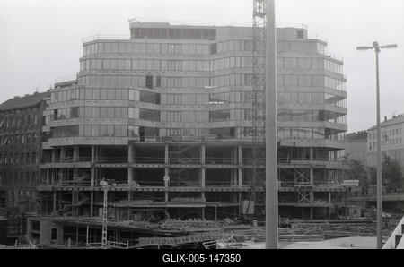 Nyugati (Marx) tér Skála Metró áruház építése 1981-ben-stock-foto