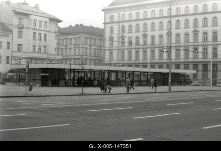 1981 az újonnan épült Arany János utcai metró megálló a Bajcsy-Zsilinszky úton-stock-foto
