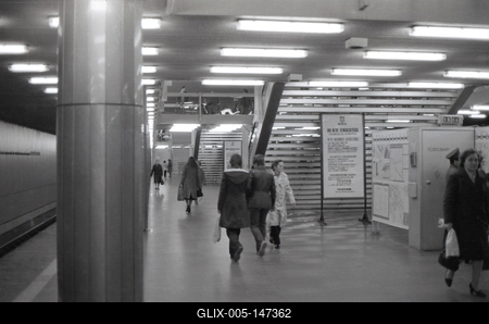 Az új M3 metró Nagyvárad téri metró megálló 1981-ben-stock-foto