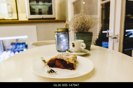 Sütemény és kávé, vendéglátóhely belső-stock-foto