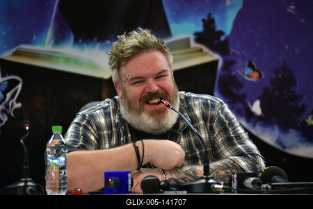 CLUJ-NAPOCA, ROMANIA - AUGUST 6, 2016: Actor and Dj Kristian Nairn (Hodor, Game of Thrones) answering questions during a press conference at Untold Festival-stock-foto