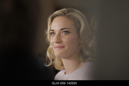 Korábbi partnerével, a francia Kristina Mladenoviccsal versenyez a jövőben párosban Babos Tímea, aki vasárnap Andrea Hlavackovával megnyerte a hétmillió dollár összdíjazású szingapúri tenisz WTA-világbajnokságot, ezzel ő lett az első magyar, aki ezt a címet elérte.A MOL által szervezett sajtótájékoztatón a fiatal klasszis egészen elérzékenyült, amikor a szezon nehézségeiről beszélt. Babos Tímea (Sopron, 1993. május 10. –) magyar hivatásos teniszezőnő, párosban a 2017-es WTA Finals-győzteseként az első magyar női teniszvilágbajnok, háromszoros junior Grand Slam-tornagyőztes, ifjúsági olimpiai bronzérmes, kétszeres olimpikon. 2015-ben a magyar teniszsport történetében elsőként indulási jogot nyert a WTA Finals párosok mezőnyébe.-stock-foto