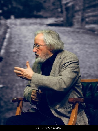 Sebő Ferenc vendég beszélgetése a Műcsarnokban, az Egy/Kor kiállításon-stock-foto