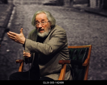 Sebő Ferenc vendég beszélgetése a Műcsarnokban, az Egy/Kor kiállításon-stock-foto