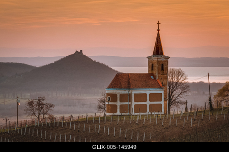 Ősz a Lengyel-kápolna mellett-stock-foto
