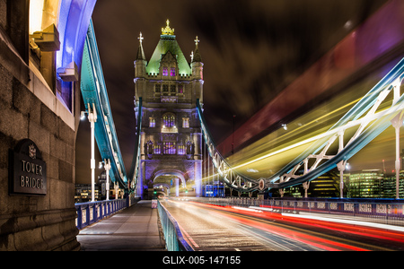 Tower Bridge esti fényekben-stock-foto