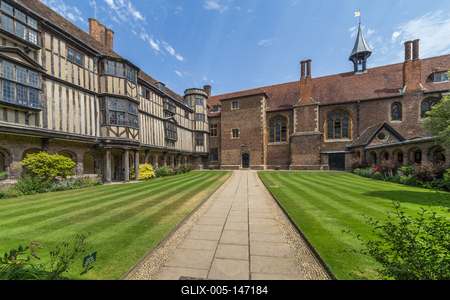 Egyetemi épület belső udvara, Cambridge.-stock-foto