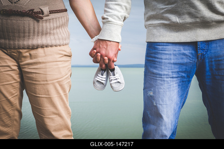 Babavárás egy pár cipővel-stock-foto