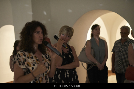 Így látjuk mi... Öntárgyiasítás, női pozíciók című kiállítás az  Ybl Budai Kreatív Házban-stock-foto