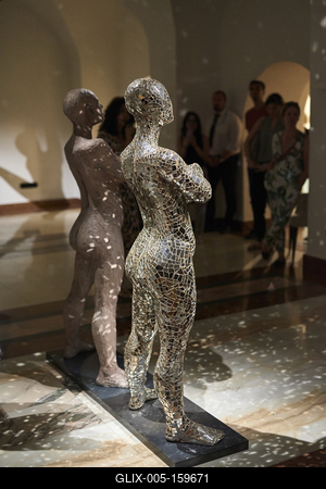 Így látjuk mi... Öntárgyiasítás, női pozíciók című kiállítás az  Ybl Budai Kreatív Házban-stock-foto