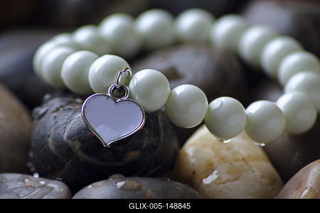 Bijou víz cseppekkel-stock-foto