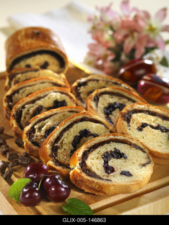 Aszalt meggyes, csokoládés kalács-stock-foto