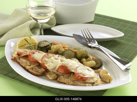 Gombás, sajtos harcsafilé-stock-foto