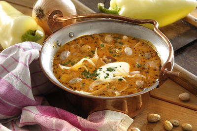 Csülkös-babos káposztaleves-stock-foto